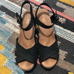 Tom’s black clog sandals